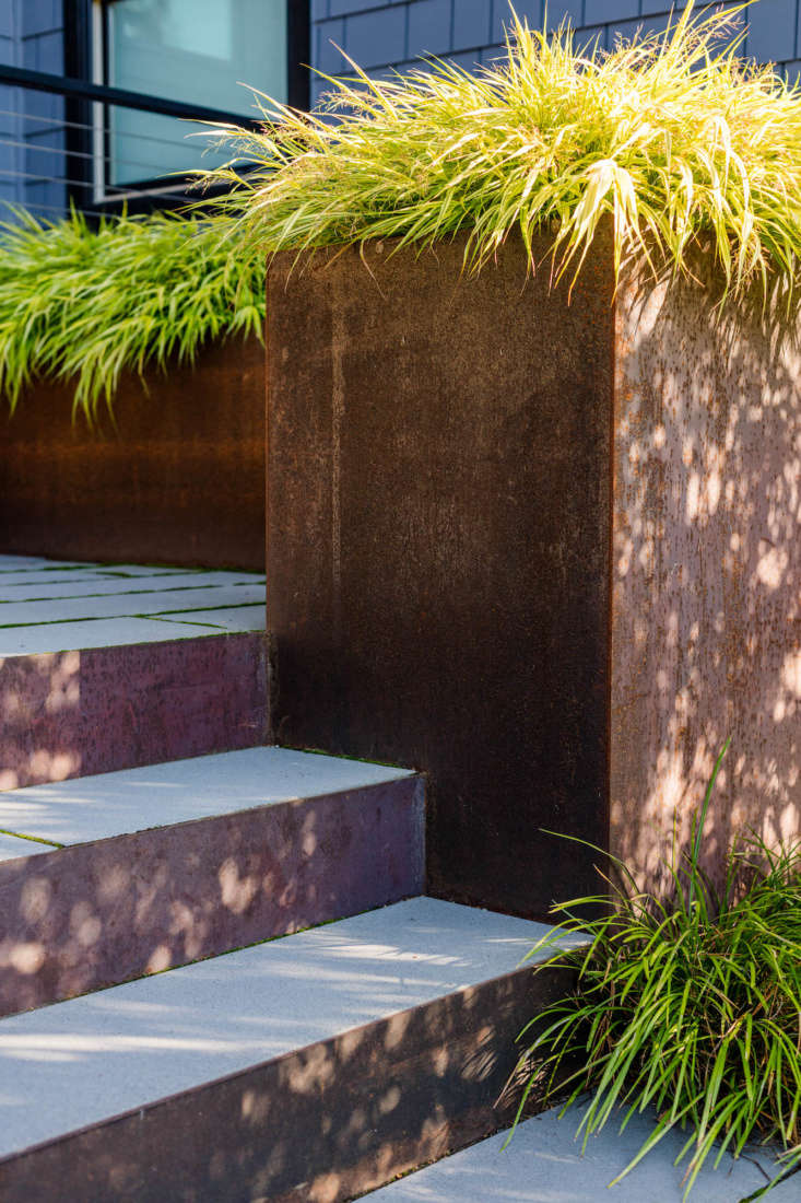 Landscaping Ideas: A Sunken Verdant Courtyard for a Seattle Home on a Slope