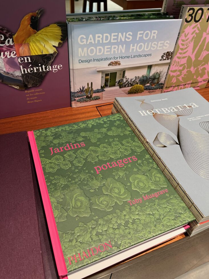 \2\20;My husband insisted we go to the Bookshop 7L on our recent trip to Paris and it did not disappoint: A really well-curated section of home and garden books, including one I wrote about for Gardenista this week—but in French!\2\2\1; \2\1\1; Laura Fenton