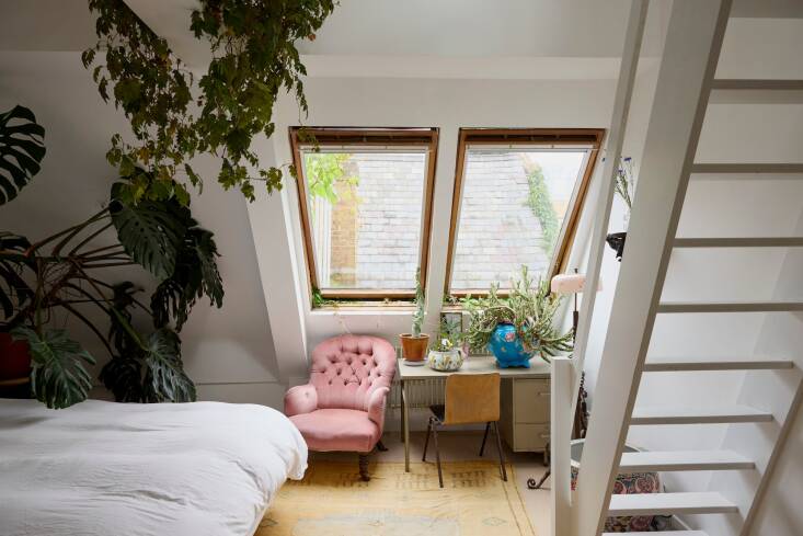 A ladder in one of the bedrooms leads to a roof terrace.