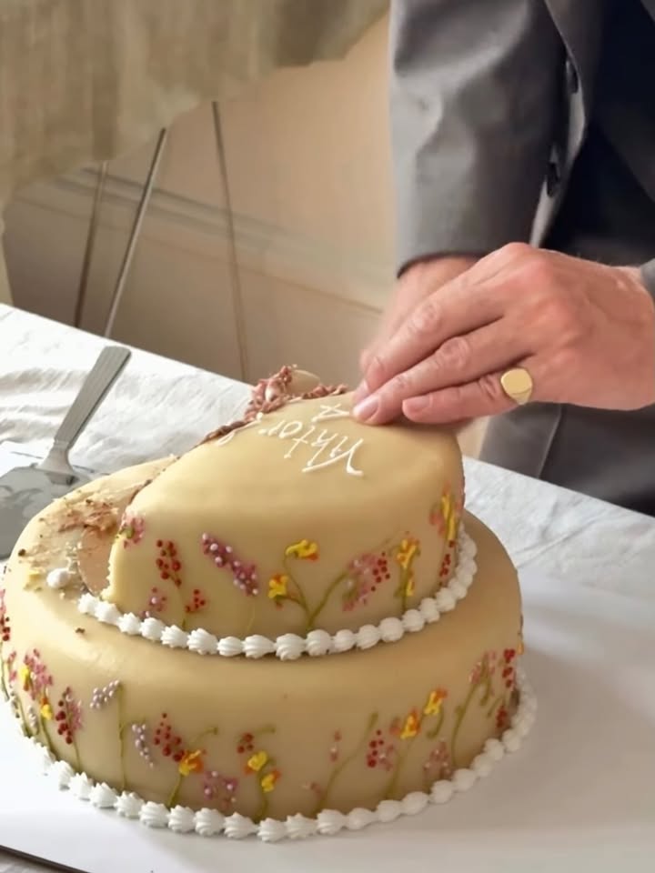 \2\20;I came across Conditori La Glace, one of the oldest confectionaries in Denmark, from afar when I saw the wedding cake of Emilie Guldbrandsen. It\2\17;s made me completely rethink the use of marzipan sheeting over cake (like the traditional princess cake). The bakery makes a host of traditional Danish layer cakes. Truly eye candy.\2\2\1; \2\1\1; Alexa Hotz; photograph from Emilie Guldbrandsen