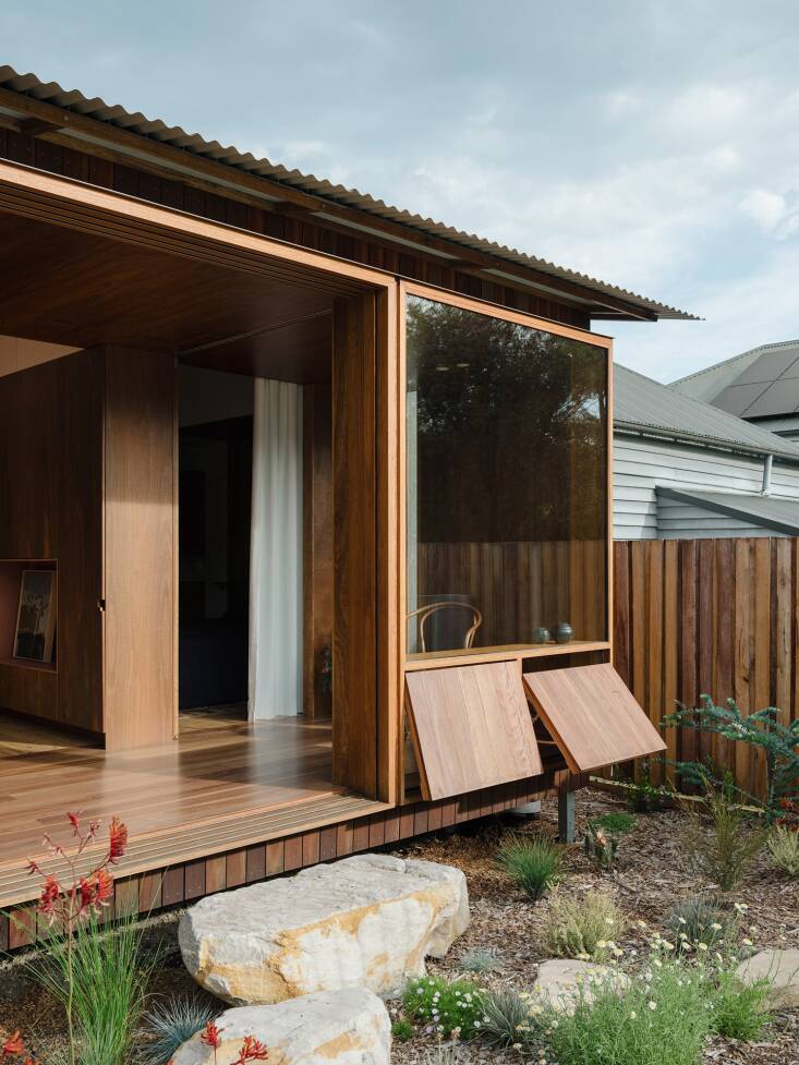 A project by architecture firm Curious Practice, with landscape design by Wattlebird Garden Designs. Photograph by Clinton Weaver.