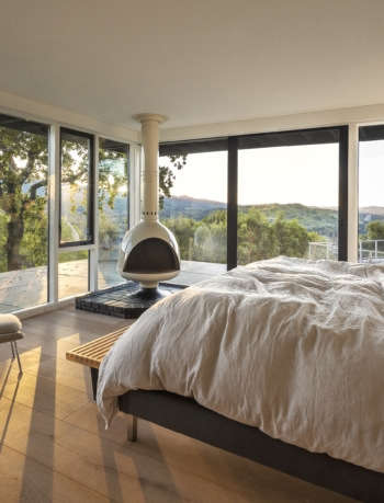Master bedroom in midcentury modern remodel by Framestudio
