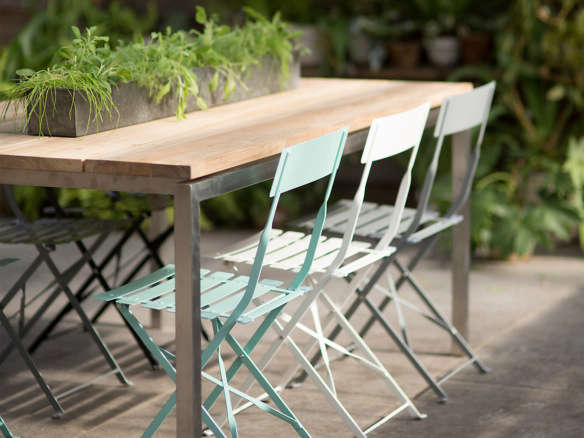 10 Easy Pieces: Outdoor Dining Chairs in Pastel Colors