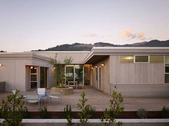 Steal This Look: A Seaside Beauty in Marin