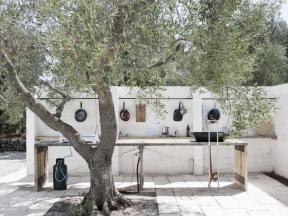 Steal This Look: Romantic Outdoor Kitchen in Puglia