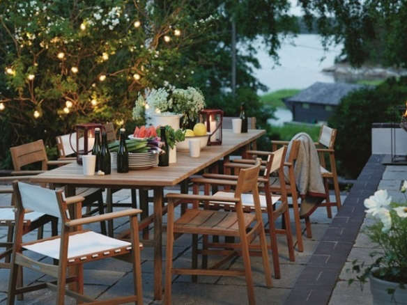 The Gardenista 100: Teak Dining Tables