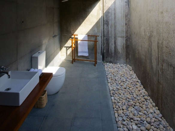 Steal This Look: An Open-Air Concrete Bath