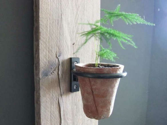 A Balcony-Style Planter for Indoors from MAKR