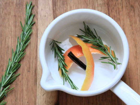 DIY: A Potent Potpourri With Grapefruit, Rosemary, and Vanilla