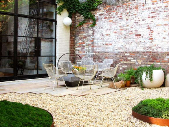 Steal This Look: Midcentury Mod Townhouse Garden in Brooklyn