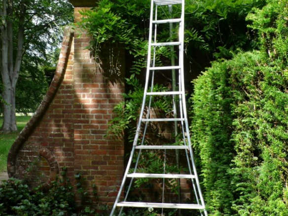 English Gardeners’ Favorite Tools: Niwaki Tripod Ladder