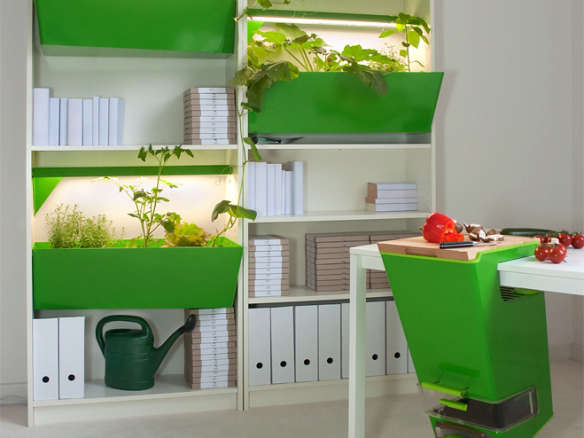 DIY: Bookshelf Compost Farm