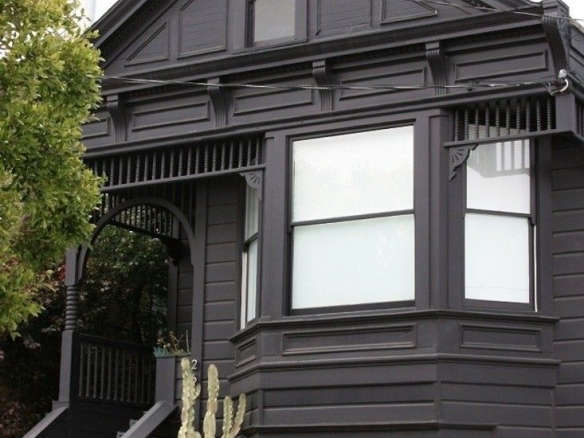 Black Houses: The Pros and Cons of a Dark Painted Facade