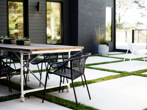 Color Stories: 11 Black-and-White Outdoor Rooms