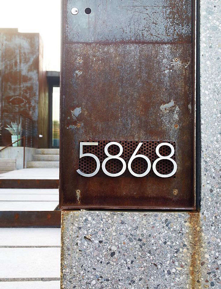 10 Easy Pieces: Modernist Metal House Numbers - Gardenista