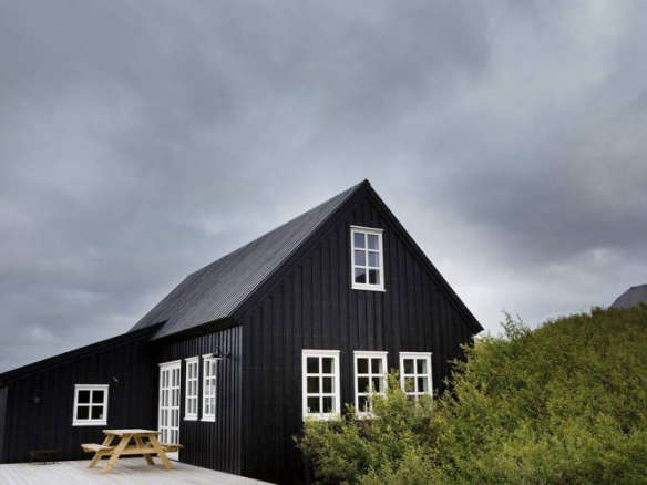 Dark Matter: 10 Design Ideas to Steal from Houses with Dramatic Facades