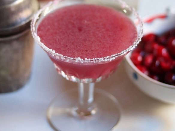 Festive Recipes: 5 Irresistible Cranberry Cocktails