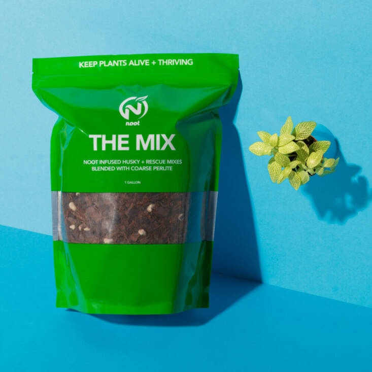 The Mix, by Noot, is soilless and contains coconut husk, chips, and fibers blended with coarse perlite; \$\19.99 at Home Depot. (Note: Perlite is also controversial; see Rice Hulls: A Better, Eco Alternative to Perlite in Soil Mixes.)
