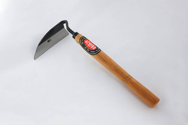 Kusakichi Nejiri Scraper features a laminated, high-carbon steel blade; \$\1\2 at Hida Tool.