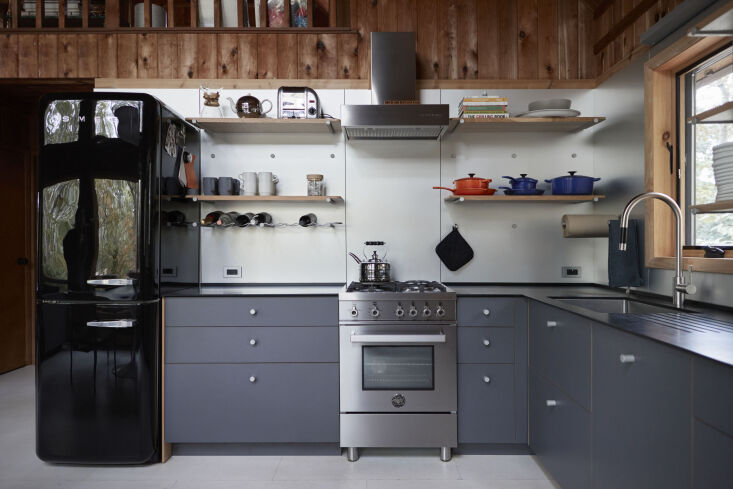 Photograph courtesy of Space Theory, from Steal This Look: A New Cabin Kitchen in the Hamptons.