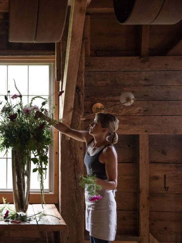 Secrets from the Lost Kitchen: How to Arrange Flowers like a Self-Taught Maine Chef – Gardenista Web Story
