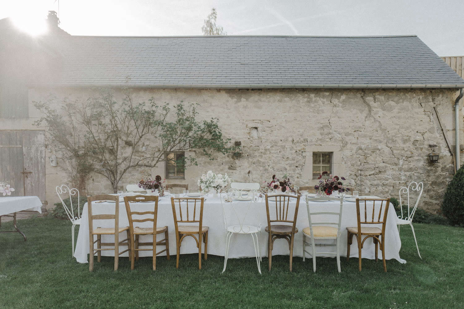 How to Arrange Flowers Like a Frenchwoman: 8 Chic Techniques - Gardenista