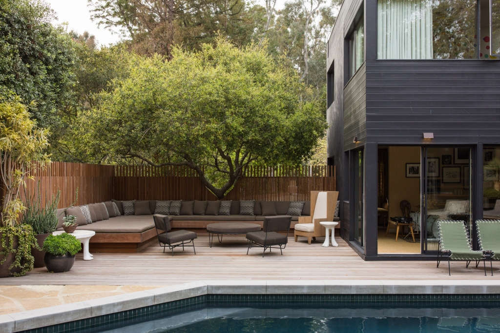 Swimming Pool Fences: 10 Ideas for Safety & Style at Water's Edge - Gardenista
