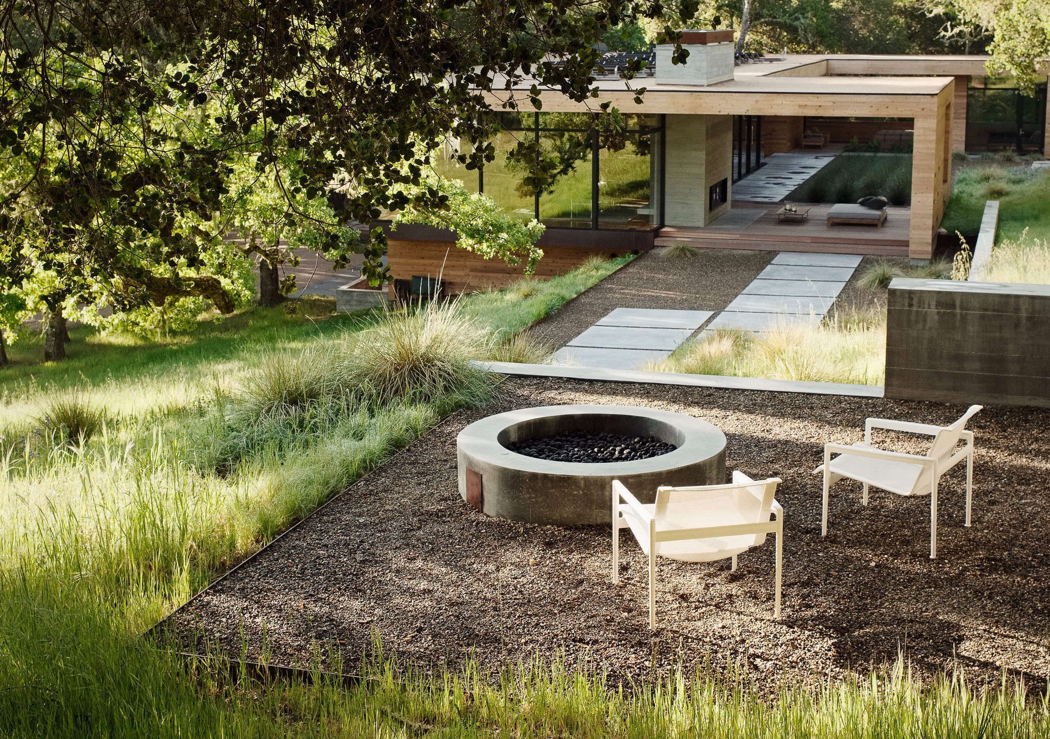 Landscaping Ideas: 10 Fire Pits, for an Instant Outdoor Living Room - Gardenista