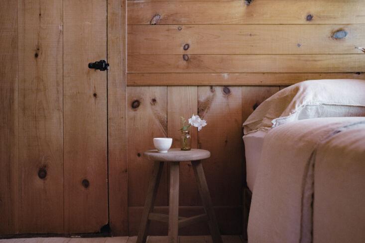 A minimalist, chic cabin on both the exterior and interior, but it\2\17;s what\2\17;s inside the walls—hemp insulation—that give this project eco cred. Photograph courtesy of Earth to People, from In With the Old: Hemp House, the First Project of a Young Studio in the Catskills.