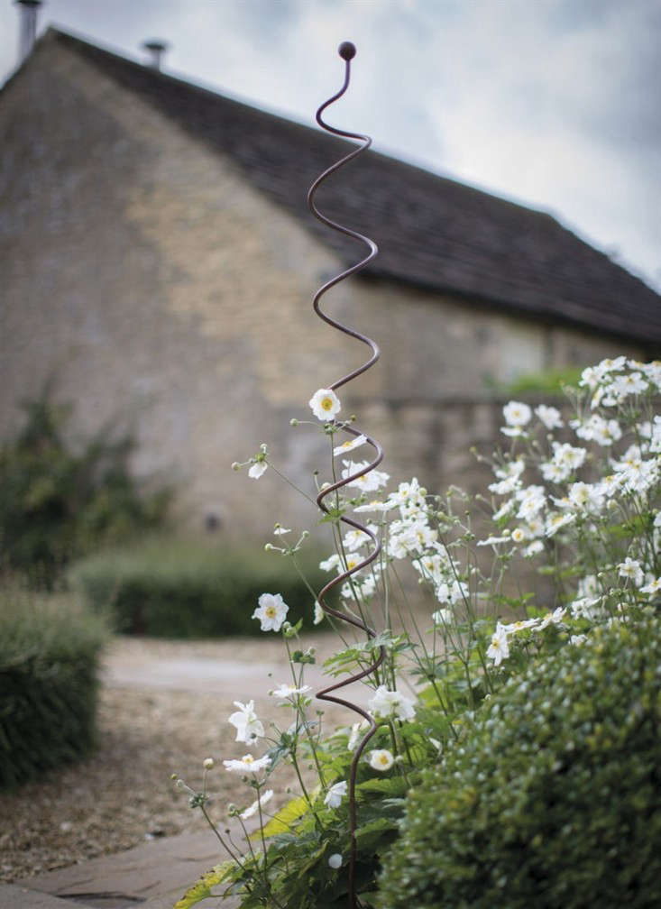 10 Easy Pieces: Essentials of the English Garden - Gardenista