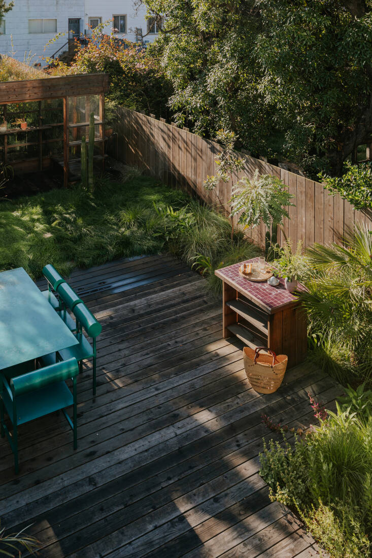 A custom redwood greenhouse and furniture anchor the deck area. Photograph by Jorden DeGaetano, courtesy of Talc Studio. from Landscape Design Visit: ‘Moving Art’ in a San Francisco Yard by Talc Studio.