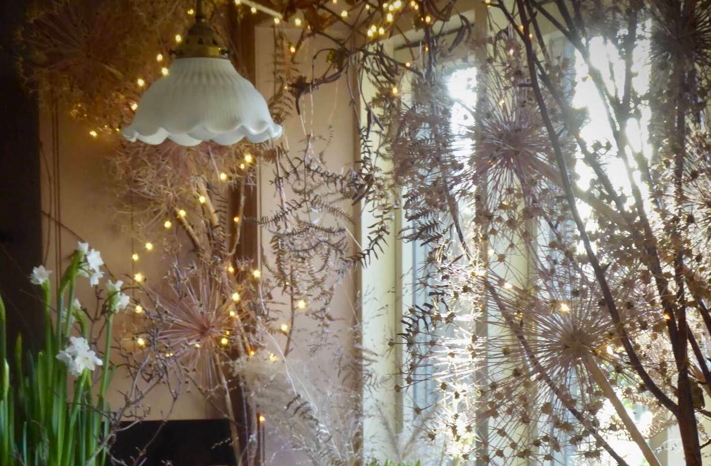 DIYDecoratingwithDriedAlliums,YourGarden'sReadymadeBaubles-Gardenista