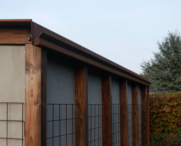 The COR-TEN steel gutter was designed for a garden shed.