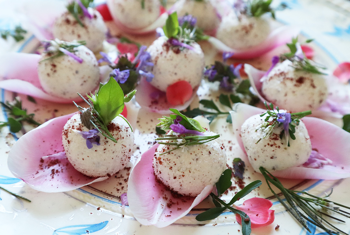Tulip Petals Are Edible: An Exquisitely Pretty Snack for Spring