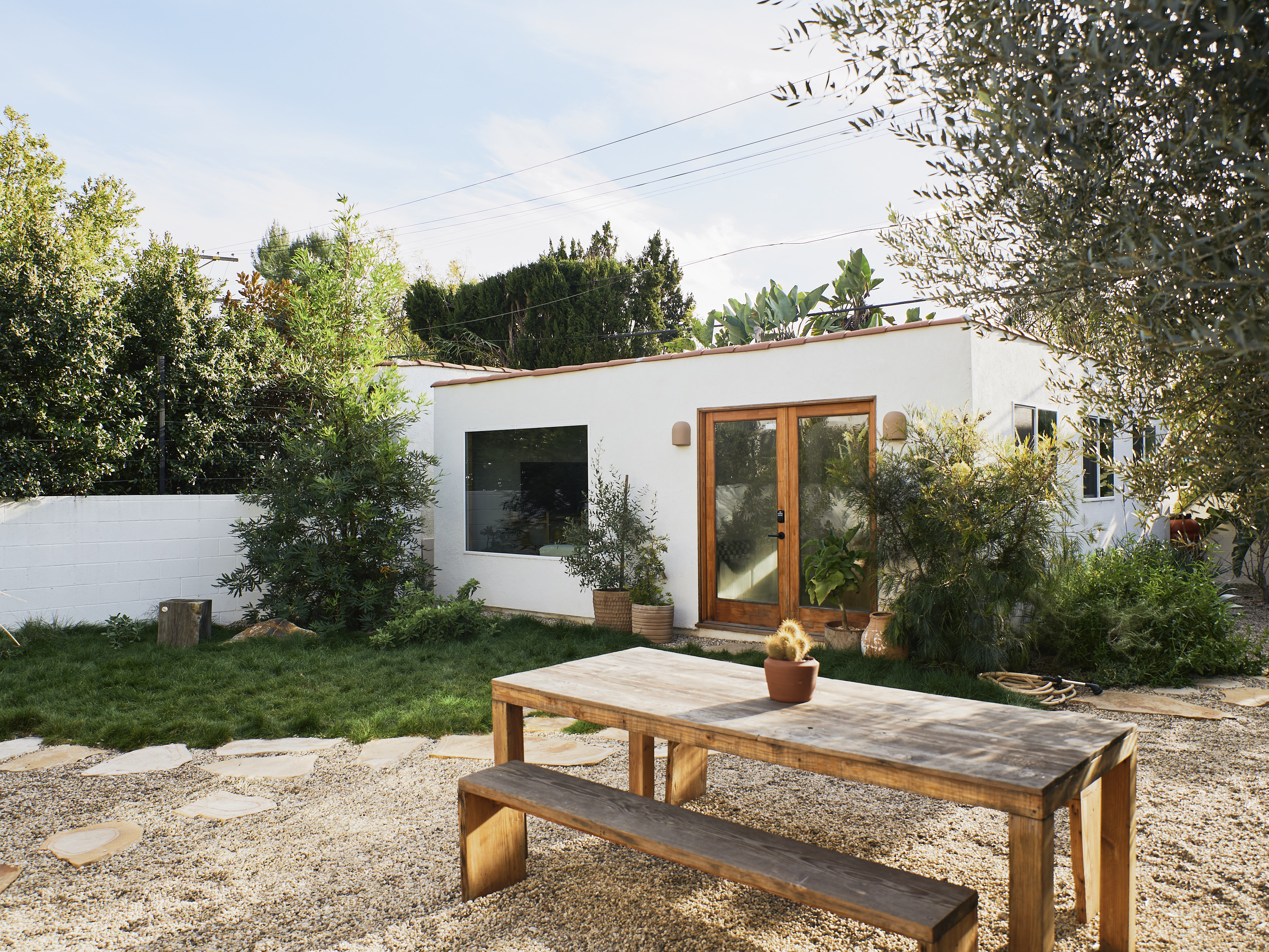 Before & After: A Modern Landscape Fit for a Finca in Los Angeles – Gardenista