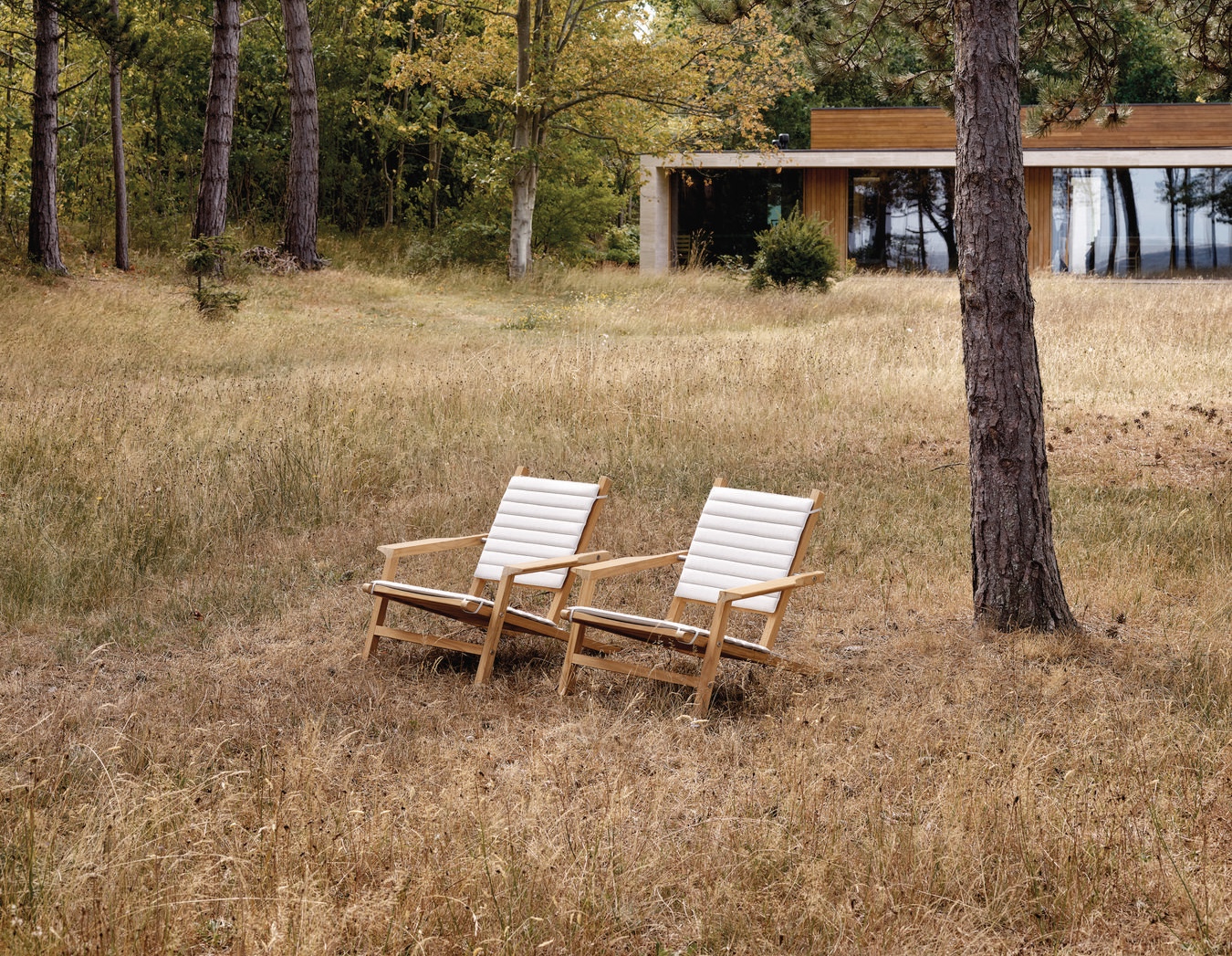 Carl Hansen & Son at Room & Board: The Iconic Danish Brand Introduces Its Outdoor Teak Collection to the American Store