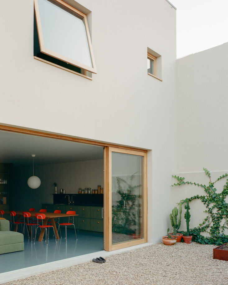 A palette of orange, blue, and green dominates the interiors—and extends into the courtyard.