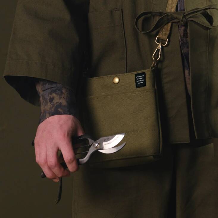 The Newt x Niwaki Tool Bag is described by Niwaki as a &#8\2\20;heavy duty, lined canvas pouch for secateurs, Hori Hori or whatever you like.&#8\2\2\1;