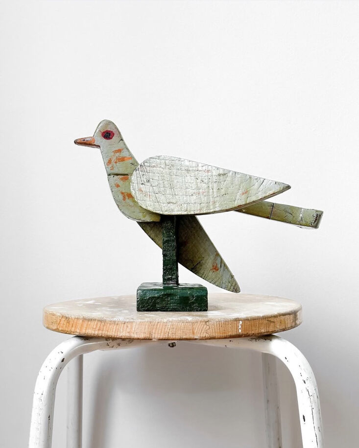 \2\20;I\2\17;ve been loving this edit of select vintage home finds from Autour de ma Chambre by French photographer Francois Pragnère. You can follow along at @autourdemachambre.\2\2\1; \2\1\1; Alexa Hotz; photograph from Autour de ma Chambre