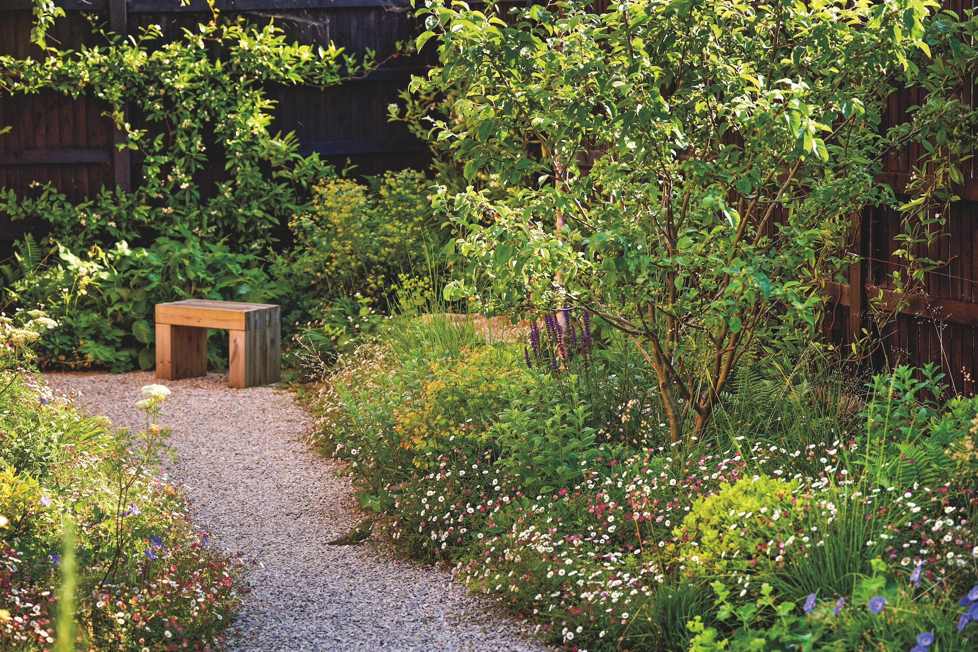 Harry　AT THE GARDEN Harry Holding's Eat Your Garden Touts the Joys of a Beautiful and