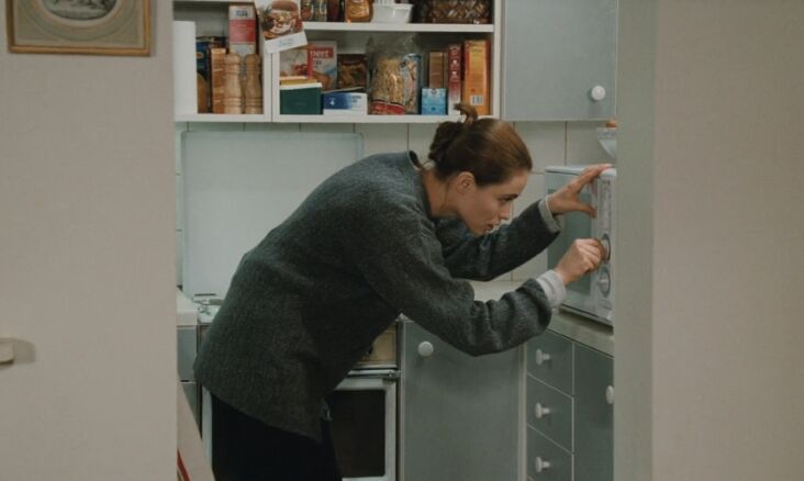  Above: \2\20;Earlier this month, I was reading Alice Waters\2\17;s Fanny at Chez Panisse to my daughter and it recalled memories of cooking in the kitchen with my mom. I\2\17;m about the same age as Waters\2\17;s daughter Fanny Singer and there was a shared sensibility during this \1990s era in California kitchens—with similar ingredients and inspirations. I wrote about this on my Substack Innere in Straight from My Mom\2\17;s \2\17;90s Kitchen with an edit of distinctly 90s kitchen tools. I\2\17;ve been enjoying red wine vinaigrette and even wheatgrass ever since.\2\2\1; \2\1\1; Alexa Hotz; still from the \1995 film Nelly et Monsieur Arnaud
