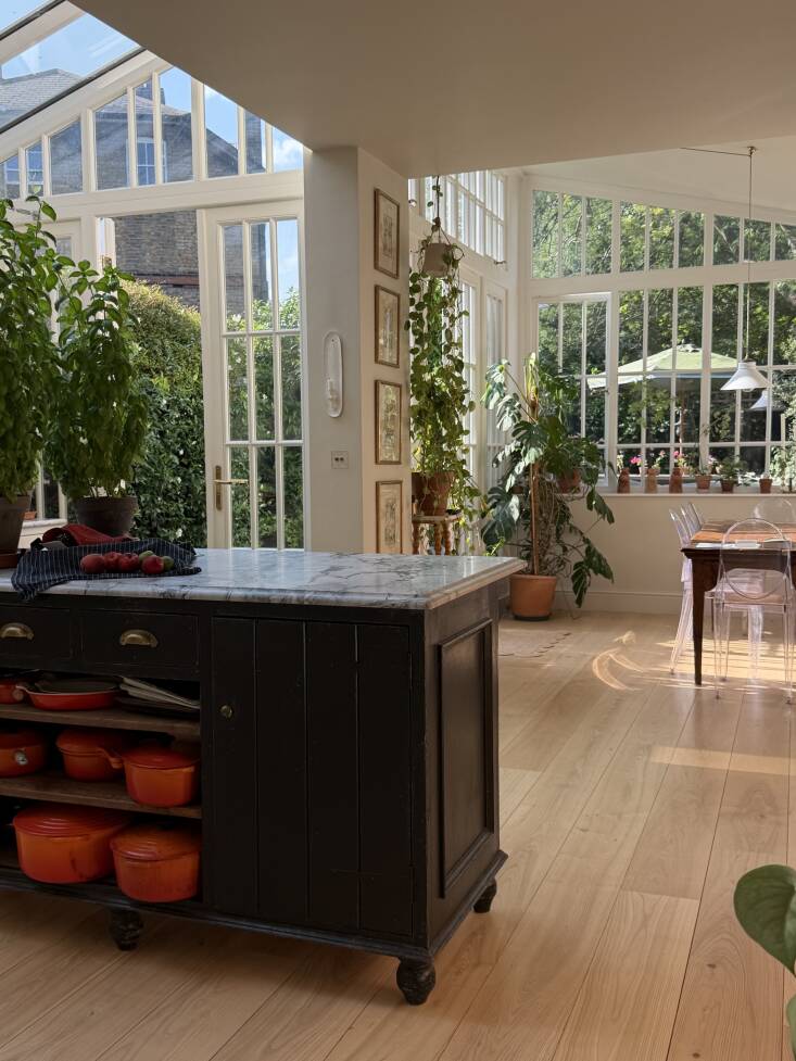 For more on her kitchen, see Kitchen of the Week: A Victorian Renovation by an American in London.