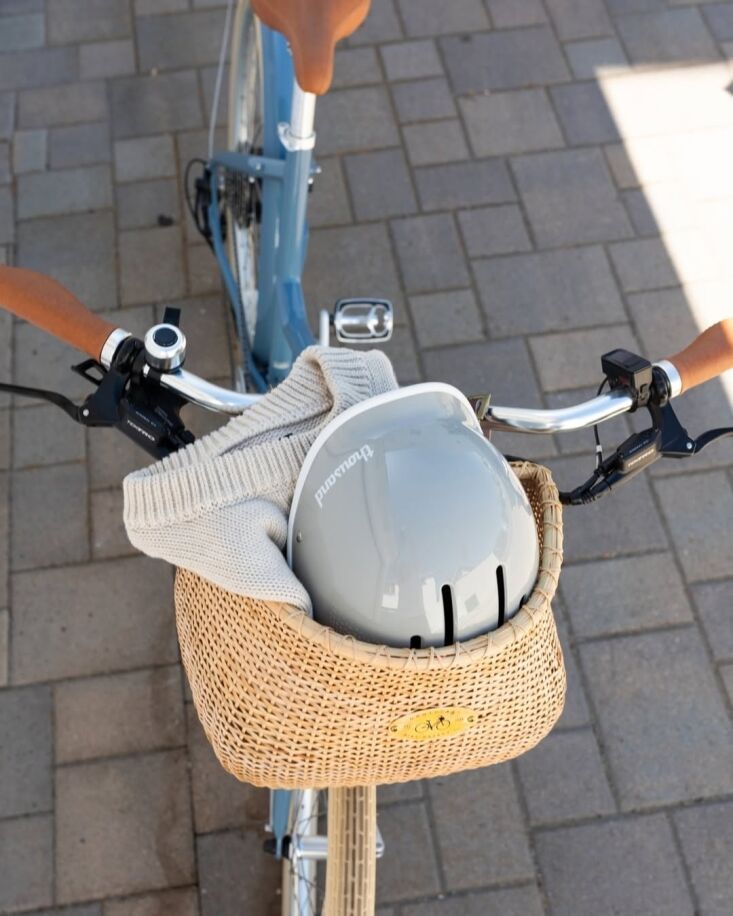 \2\20;I recently spotted this adorable bike basket from Nantucket Bike Basket Co. and instantly added it to my wish list.\2\2\1; \2\1\1; Laura Fenton; photograph from Bluejay Electric Bicycles via Nantucket Bike Basket Co.