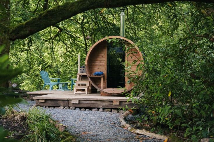 Photograph by Jasmine Hughes, courtesy of Samsú, from The Cabin Cure: Samsú Digital Detox Getaways in Ireland. (See our top \10 good-looking sauna recommendations here.)