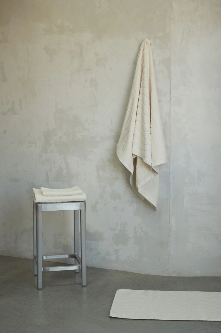 \2\20;Lately I\2\17;ve been loving our bath towels from Baina, the New Zealand towel brand from Bailey Meredith. I like the ivory set for the bath but have long been curious about some of the more bold patterns for the beach—next summer maybe.\2\2\1; \2\1\1; Alexa; photograph from Baina