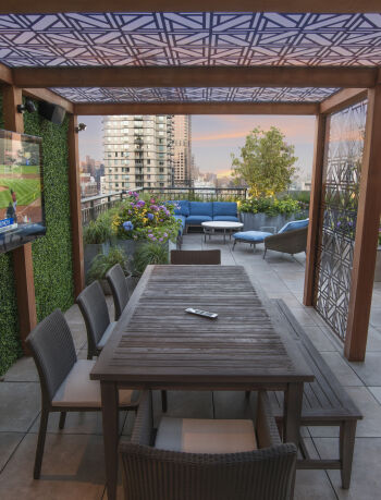 manhattan roof garden terrace design with pergola and outdoor tv